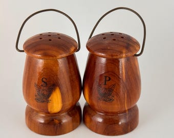 Houten lantaarn zout- en pepervaatjes gemaakt van Californische sequoia - Vintage California Souvenir