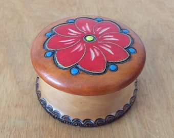 Round Wood Box with Etched Flower Design - Folk Art Trinket Box - Wood Jewelry Box