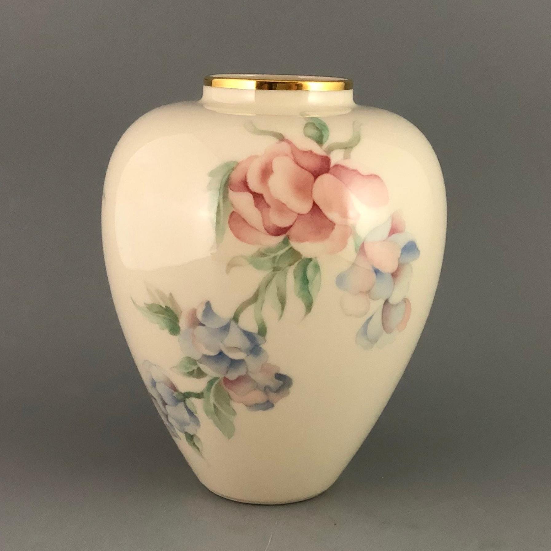 ○Lenox Walter Scott Vase 100周年記念 水差し 花瓶 レノックス創業100周年記念花瓶 ピンクとブルーの花柄 24金トリム付き