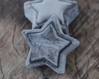 Velvet Star Ring Box in Stone Gray