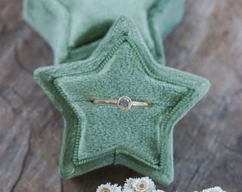 Velvet Star Ring Box in Olive Green