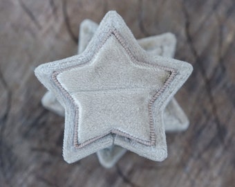 Velvet Star Ring Box in Latte