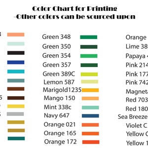 K&ouml;nnte beinhalten: Farbkarte zum Drucken mit einer Liste von Farben und ihren entsprechenden Codes. Die Farben umfassen Aprikose, Aqua, Schwarz, Blau, Braun, Kanarienvogel, K&uuml;hlgrau, Curry, Gr&uuml;n, Zitrone, Ringelblume, Mango, Minze, Marineblau, Orange, Papaya, Rosa, Rot, Meeresbrise, Violett und Gelb.