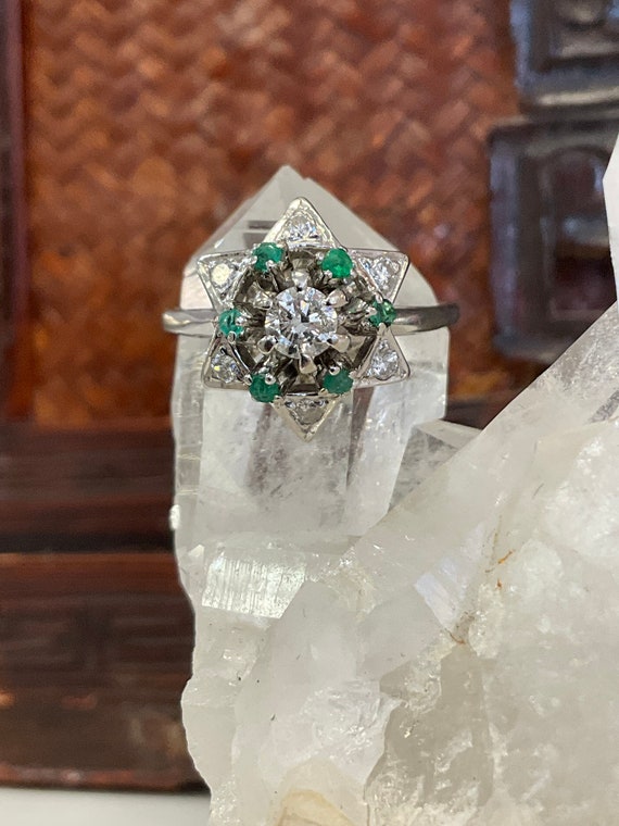 Beautiful ladies Diamond and emerald ring