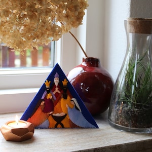 Nativity triangle - DIY felt craft kit with pattern