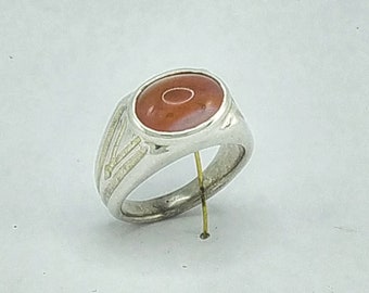 Orange Banded Agate set Dress Ring in Sterling Silver, with a tapered shank  and a grooved patterned design.