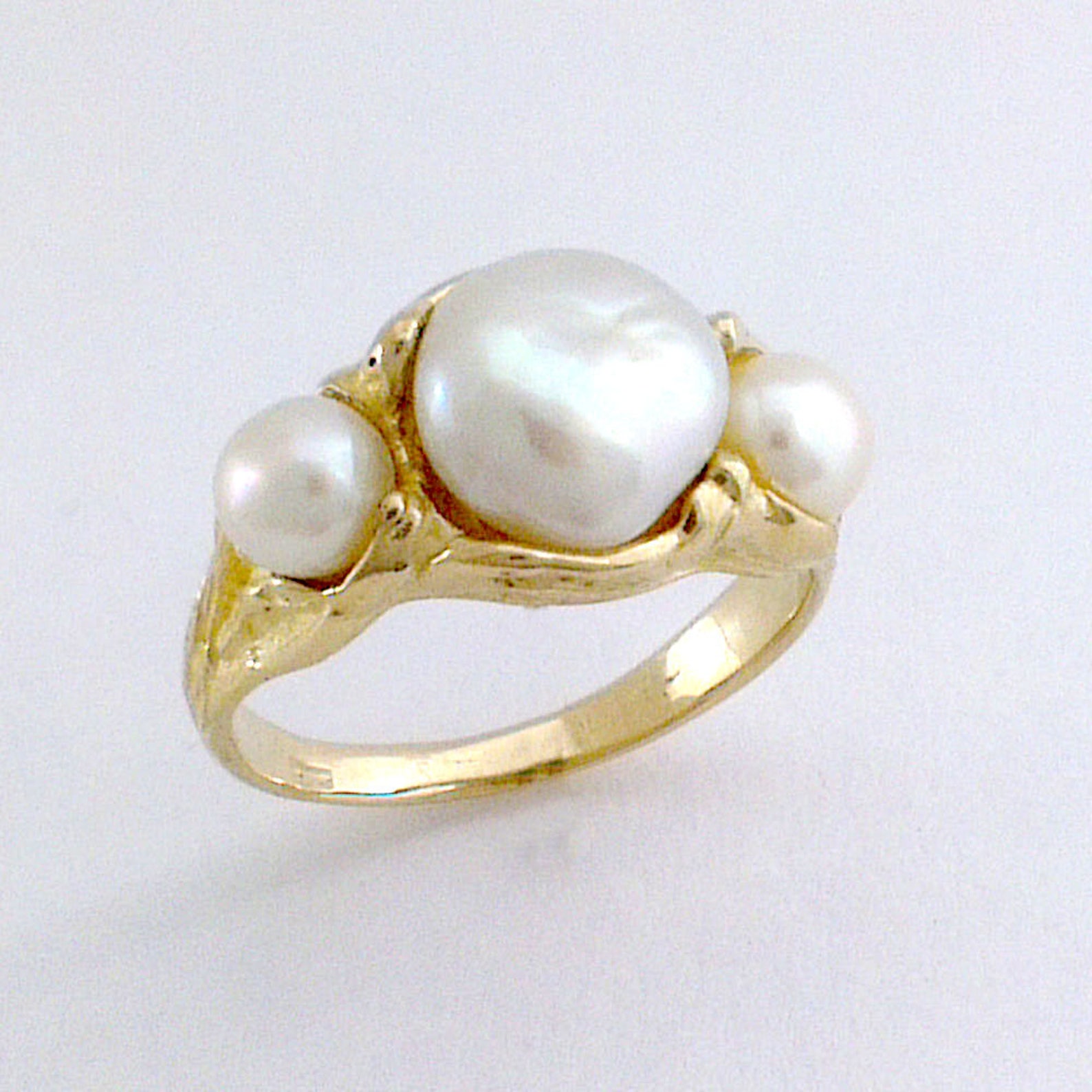 Baroque 3 pearl ring in a hand carved setting in 9 k gold with Etsy