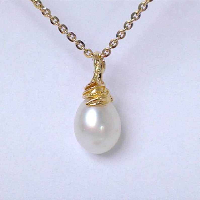 South Seas Pearl Pendant With 18 Carat Gold Swirling Leaf - Etsy