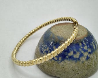 Antique bracelet hollow ware, twisted design, in 9 K gold