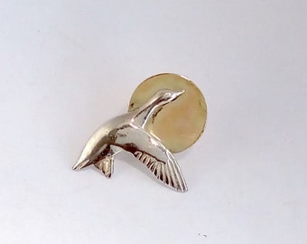 Full Moon and Flying Goose Pin, in 9 k gold, 375  and sterling silver.