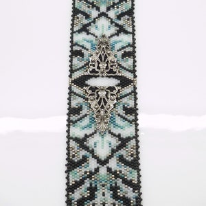 Peyote Bracelet PATTERN. DIGITAL DOWNLOAD. Odd Count Peyote. Leaf Bracelet Pattern. “Floral Beauty Embellished” pattern. Deco Beading.