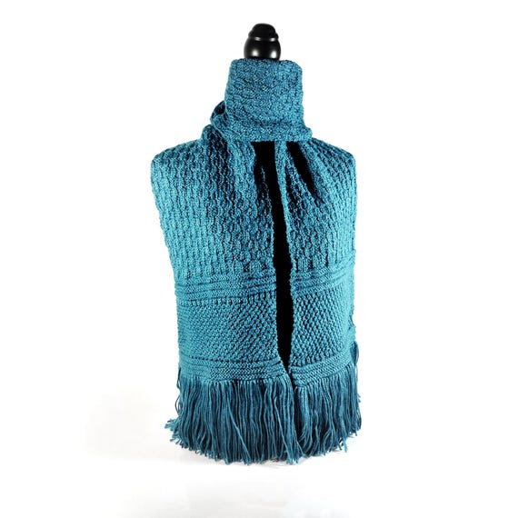 Hand-Knitted Teal Scarf with Fringe – Textured Winter Wrap – Soft & Warm Gift for Her