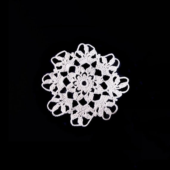 Crochet Doily, Mini Doily,  Round, Ecru Natural, Small, Crochet Mat, Crochet Lace