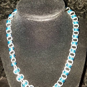 Silber und Blau Barrel Weave Chainmaille Kragen Halskette