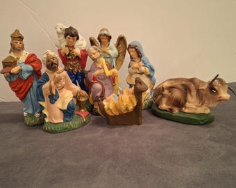 Vintage 8 piece Nativity Figurines, hand painted, Japan
