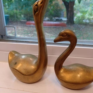 Cisnes de latón antiguos