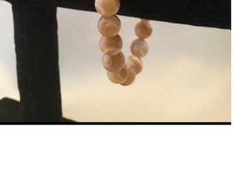 0148 ~ Mother of pearl elastic bracelet.