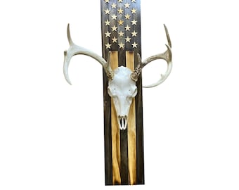 Subdued Rustic American Flag Euro Mount Display – Handcrafted Deer Skull Wall Art for Hunting and Patriotic Decor