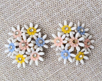 Vintage Earrings, Daisy Flowers, Vintage Clip-Ons, White Earrings, Vintage Whtie Earrings, Shoe Clips, Vintage Jewelry, Vintage Accessories