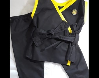 Handgefertigtes Kobra Kai Karate Babykostüm: Schwarzes Baumwoll-Outfit