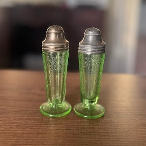 Vintage Hazel Atlas Green Depression Glass Salt & Pepper Shakers Uranium Glass