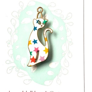 White Cat Needle Minder: Star Enamel Magnet for Cross Stitch
