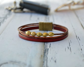 Pulsera de cuero genuino a capas para hombre - pulsera minimalista con cierre magnético en bronce - Regalo de cumpleaños