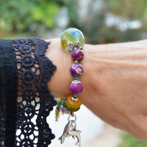 Pulsera eclética con cuentas africanas y colgantes inspirados en el océano, joyería mix de cuentas, Pulseras únicas botón, joyas españolas imagen 7