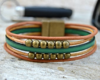 Green and hazelnut leather bracelet men with beaded and magnetic clasp in bronze color, Handmade jewelry gift for bohemian free people