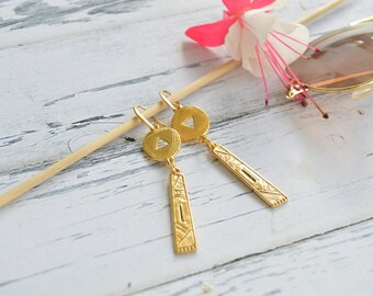 Handgemaakte vergulde oorbellen: lange boho-stamsieraden