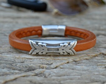 Mens leather bracelet, urban jewelry for men, viking bracelet men, leather zamak jewelry, viking jewelry men, hammered metal bracelet