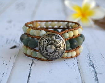 Wikkelarmband met kralen en leer in bohostijl, dikke stenen armband, statement sieraden voor vrouwen, edelsteen kralenarmband, boho cadeau voor haar