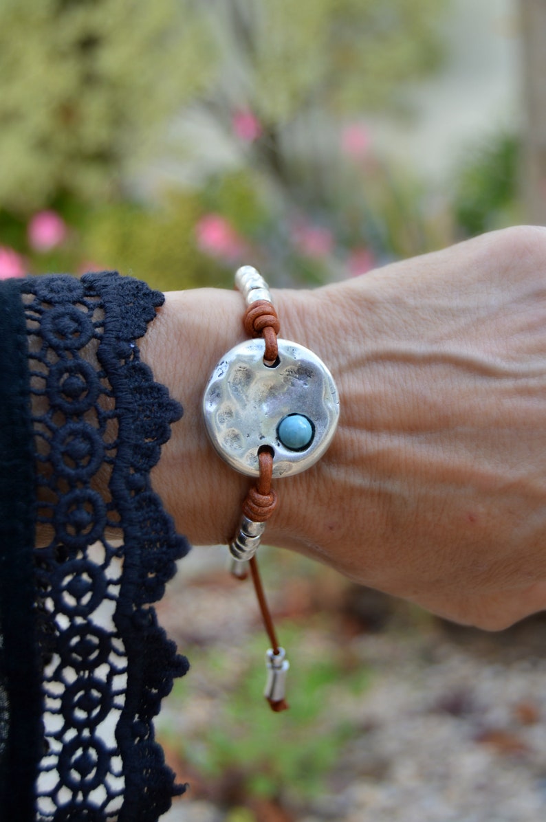 Silver disc bracelet, adjustable leather bracelet for women, sliding knot bracelet, simple jewelry, zamak jewelry, spanish jewelry image 6