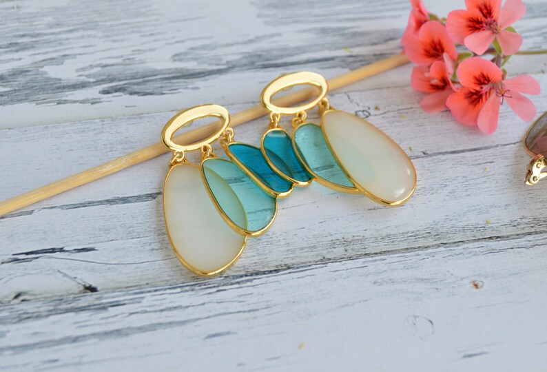 Pendientes largos oro y cristal azul, Pendientes declaración azul cielo, joyas boho, pendientes a capas, joyas españolas, Joyas románticas imagen 3