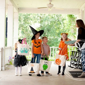 Halloween Tote Bags / Halloween Treat Bags / Trick or Treat Bags / Personalized Halloween Totes