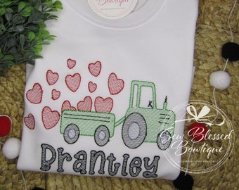 T-shirt inspiré de la Saint-Valentin / Vêtement pour enfants unisexe pour la Saint-Valentin / Chemise conçue avec des cœurs et des broderies de tracteur