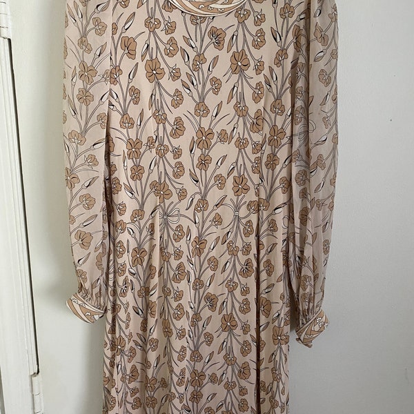 Vintage Averardo Bessi silk floral dress with belt. Made in Italy. Size 10.