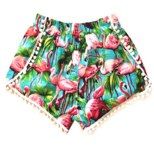 Green Retro Flamingo Print Pom Pom Shorts image 5