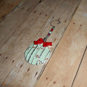 Birds and Berries Elegant Christmas Ornament // Birds in Trees X-Mas Ornament // Holiday Decor // White Elephant Gift // Stocking Stuffer