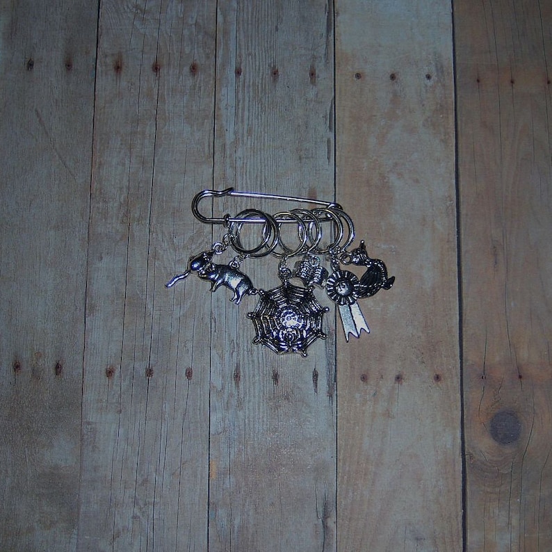 Charlotte/'s Web Inspired Knitting Stitch Markers Children/'s Book Progress Keepers WIP Knit Stitch Marker Yarn Accessories