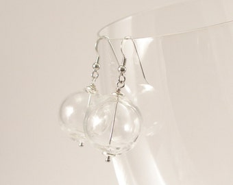 Murano-glasörhängen: Minimalistiskt blåst glas i sterlingsilver