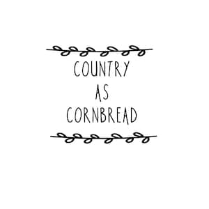 Könnte beinhalten: Schwarz-weißer handgezeichneter Text auf weißem Hintergrund mit einem einfachen floralen Design über und unter dem Text. Der Text lautet "Country as Cornbread".