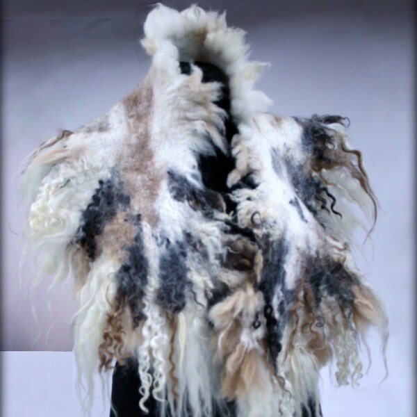 Wild scarf with raw wool fleece