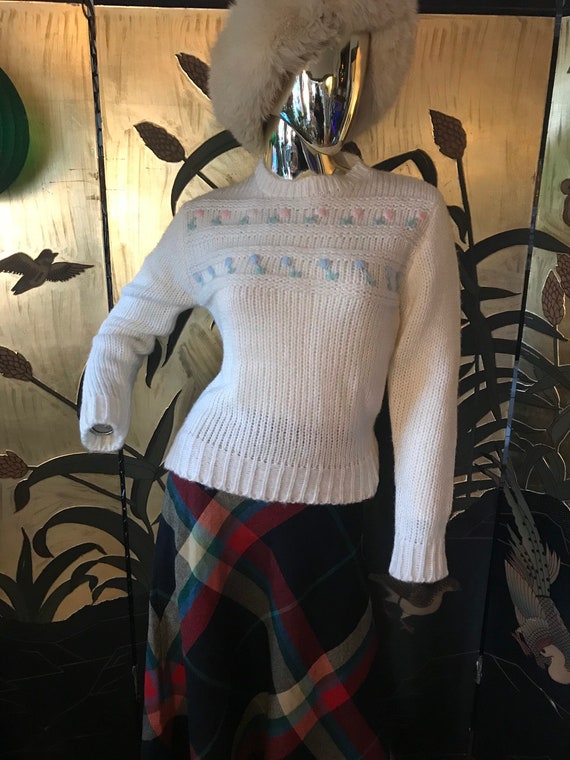 Vintage Sweater with Knit flowers