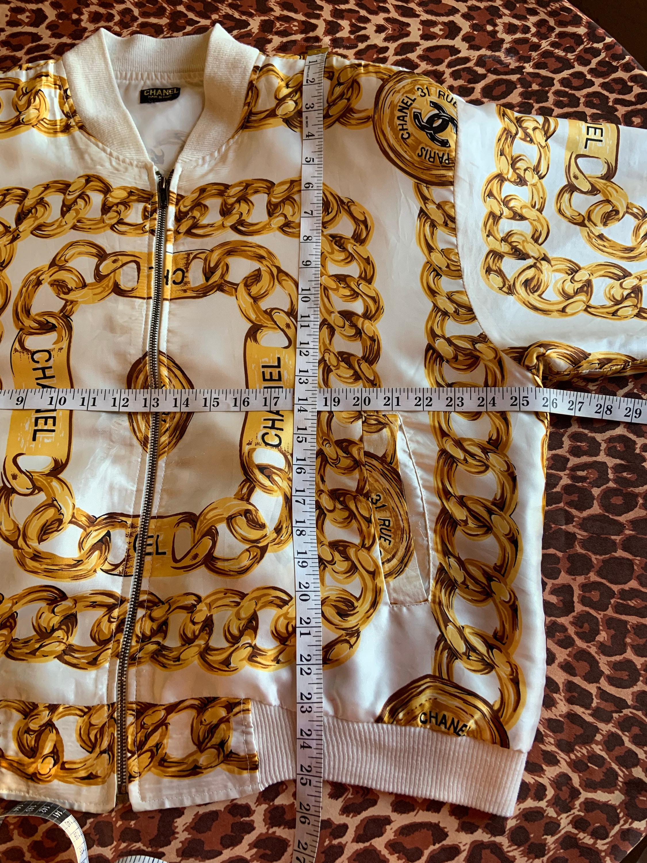 90s CHANEL vintage ビーズ スパンコール刺繍 装飾ジャケット Vintage CHANEL SILK Bomber Jacket Gold Chain Print - Etsy