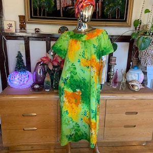 Vintage Hawaiian green and yellow volup caftan Dress