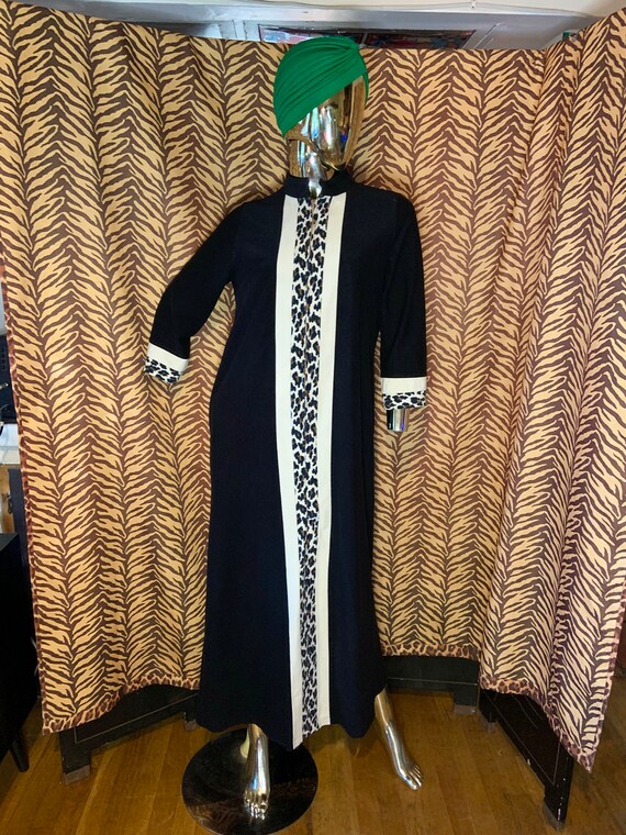 Vintage Leopard print Nightgown velour housedress… - image 2