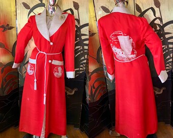 Vintage 1940s Embroidered Rob Silk Dressing Gown