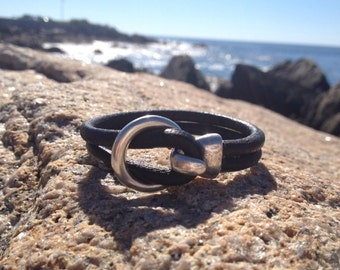 Sailwinds Nautical Bracelet - Jolly Roger Unisex Leather Bracelet for Sailors, Surfers, Kayakers and Other Ocean Sports & Beach Enthusiasts