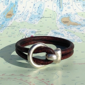 Sailwinds Nautical Bracelet - Jolly Roger Unisex Leather Bracelet for Sailors, Surfers, Kayakers and Other Ocean Sports & Beach Enthusiasts